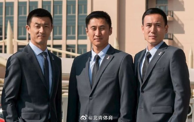 从零爬坡沉心前行:郑钦文出战诺丁汉,直面低谷重启草地征程