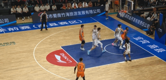 昨晚的孝感燃爆了!主场3:1战胜随州,现场热血沸腾→
