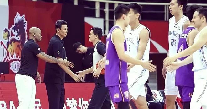 张镇麟缺席!男篮锋线仍是竞争最惨烈一环 王俊杰领衔“异军突起”