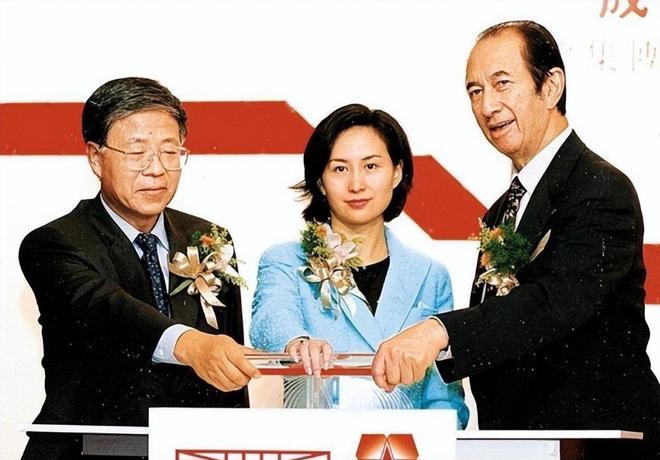 官方：大连英博签下依米然、胡明宇，两人将加入B队征战中乙