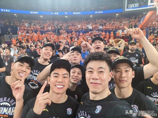 库里谈詹姆斯加盟勇士可能性：没有具体概率，这取决于他自己