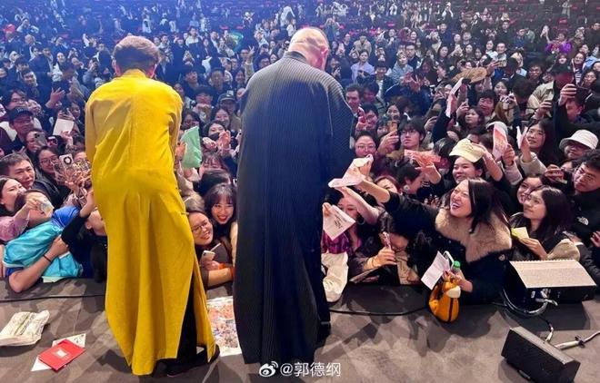 周涛与前夫姚科未离婚之前的一张合影照，儒雅的姚科，终究留不住周涛