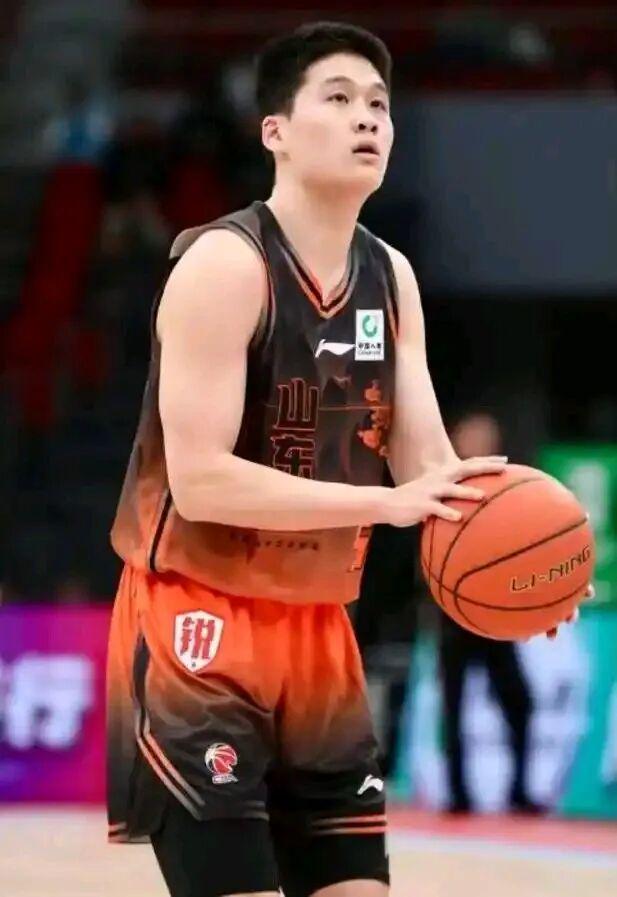 CBA休赛期:古德温确定续约上海,洛夫顿抬价恐难回归,怀特塞德下家敲定即将签约,上海有意引进赵继伟