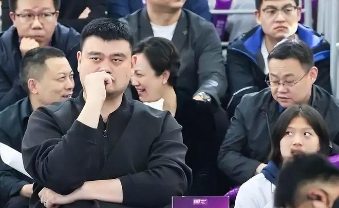 男篮12人名单浮出水面：周琦缺席杨瀚森扛大梁，王俊杰高诗岩挺稳