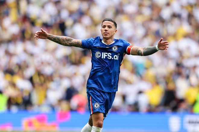 不惧巫师!32岁凯恩狮子甩头:本届第3球 世界杯11球加冕队史射手王