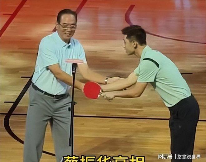 巴洛贡美足首秀梅开二度当选最佳