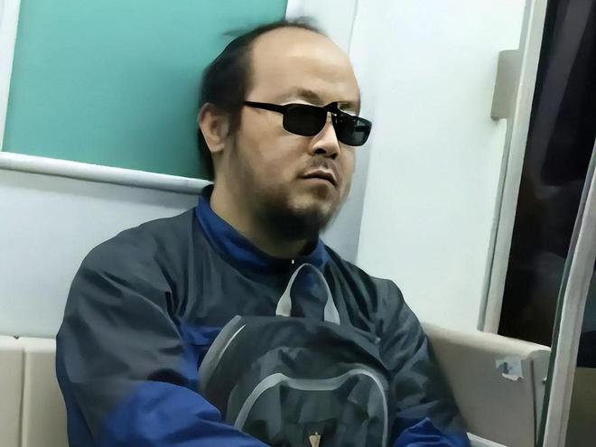 郑智：雷森德已经去医院了，希望他别遭受重伤