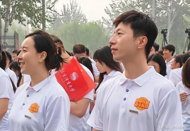 美国航母锈成这样,全世界都不敢认了