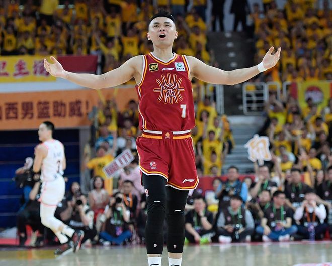 宏远早报！小陈总霸气决定，朱芳雨完成交接正式离队，04锋线将续约！