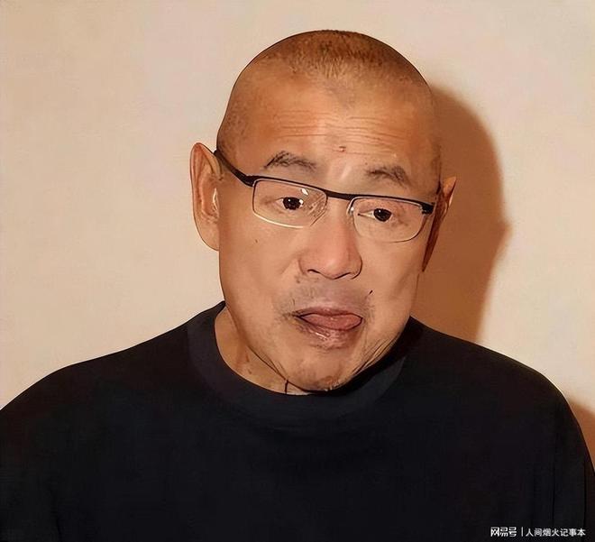 47岁杭州女医生“炸翻”朋友圈：高血脂练回正常，马甲线清晰可见！她只在客厅做了一件事