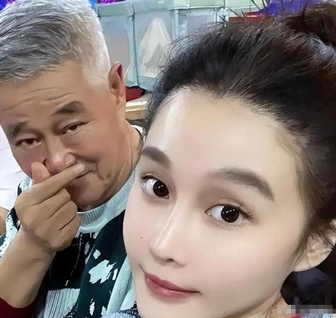 詹俊：摩洛哥的正面防守太容易被突破，法国找准弱点精准打击