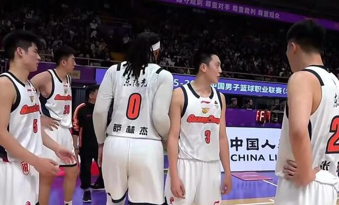正式官宣!北京男篮举行重要会议,李楠表态发言,范子铭成为焦点