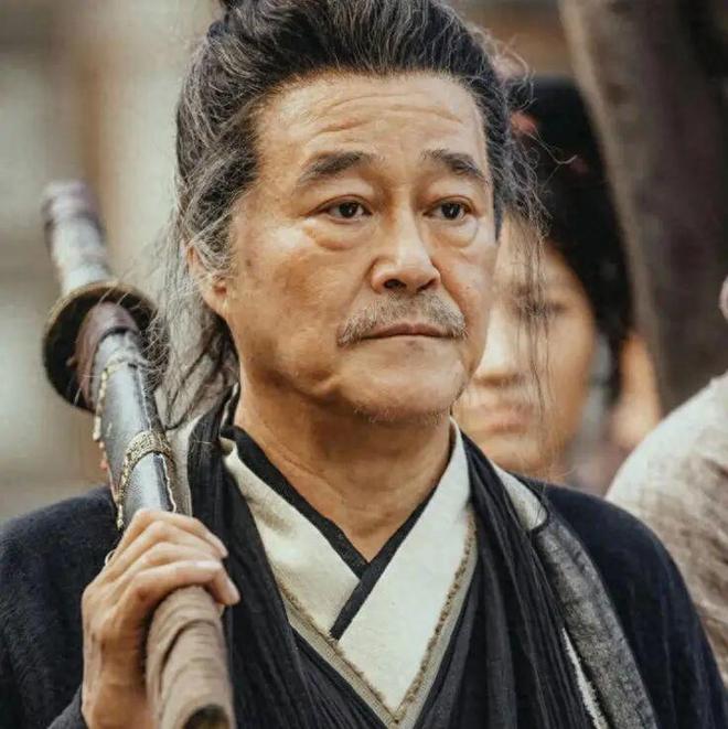 詹俊：摩洛哥的正面防守太容易被突破，法国找准弱点精准打击