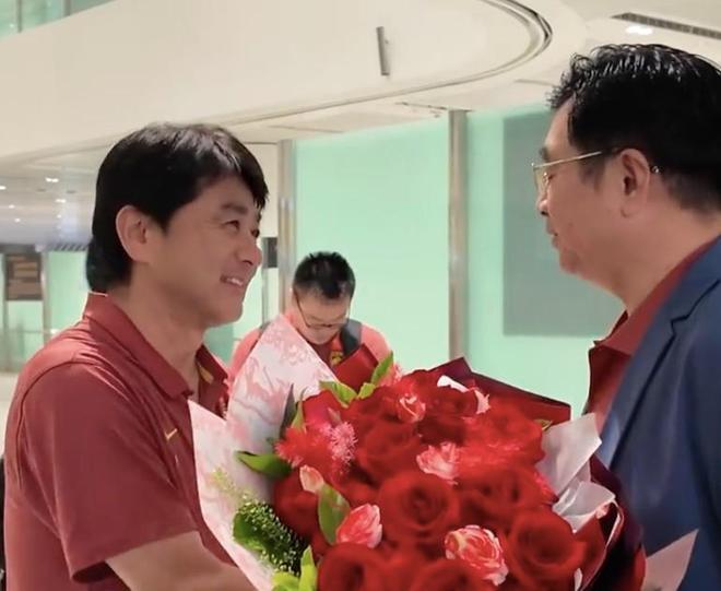 巴顿谈被逆转:不是某一个人的问题,所有人没能把球真正控住