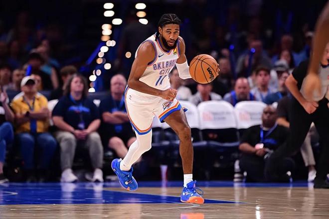 经典回归!NBA总决赛地板迎回冠军金杯图案