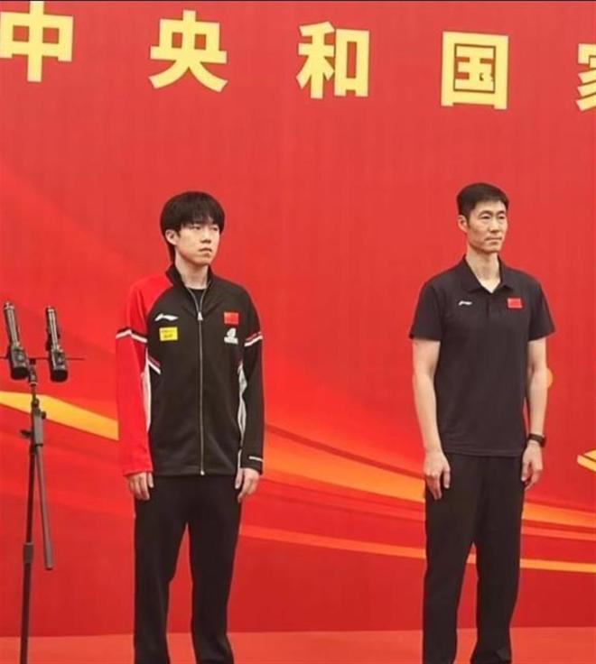 加利:希拉很适合阿莫林的战术思路,他是一名能力不错的后卫