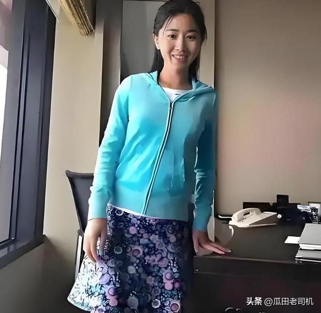 冯小刚花60万给女儿徐朵整牙，最后扔下一句：骨相不行，别演戏了